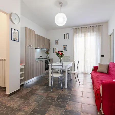 아파트 Guesthost - Flat With Terrace Near Malfitano *